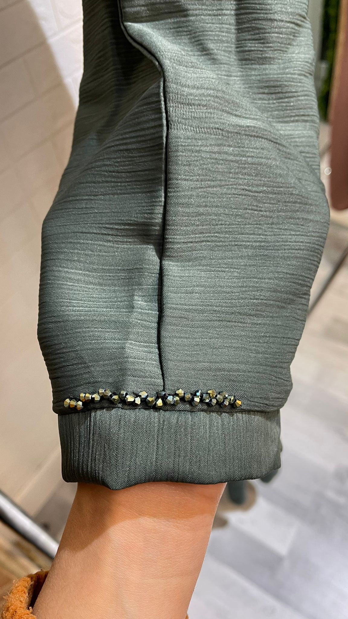 ABAYA ABIERTA DUBAI ( CIERRE DE BOTONES )