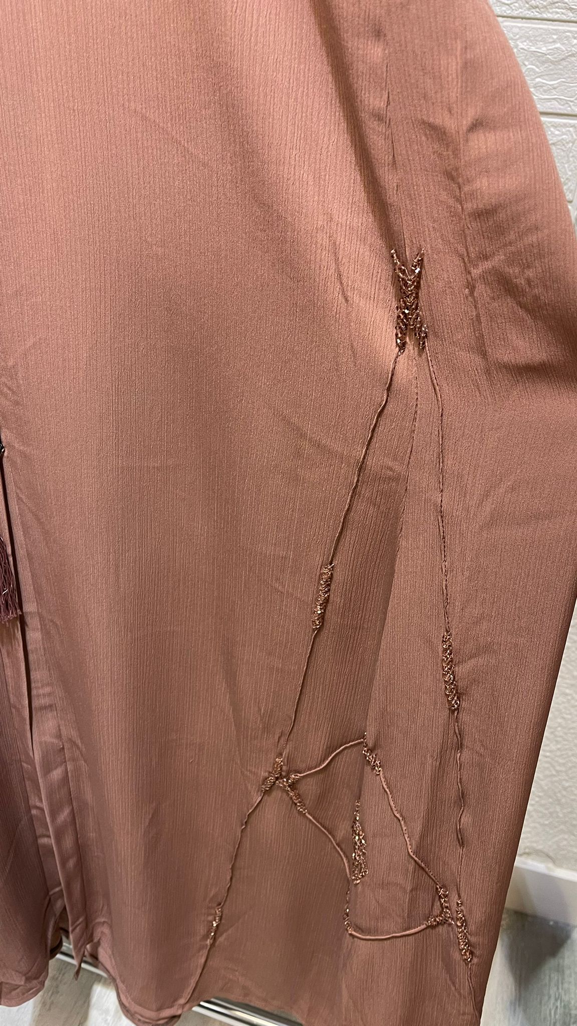 ABAYA ABIERTA DUBAI ( CIERRE DE BOTONES )